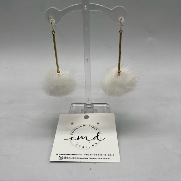 NWT Cameron Macintosh White Puff Dangle Earrings - Picture 1 of 5